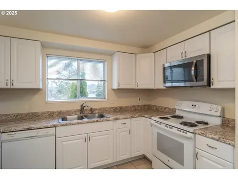 341 Ash Street Sutherlin OR 97479
