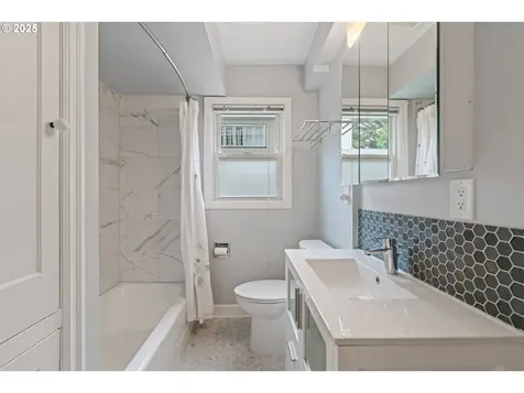 2115 NE 19th Avenue Portland OR 97212