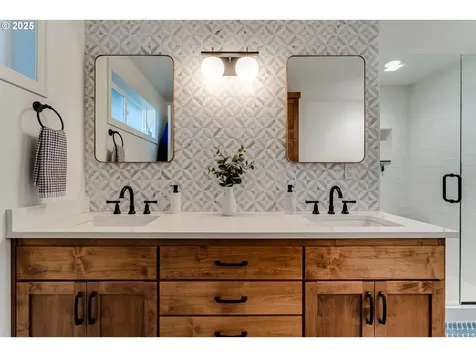 445 Hazel Court Eugene OR 97401