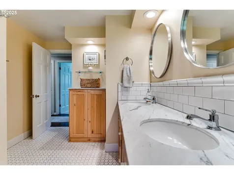 445 Hazel Court Eugene OR 97401