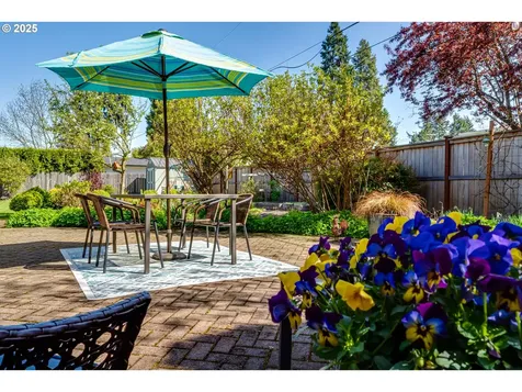 445 Hazel Court Eugene OR 97401