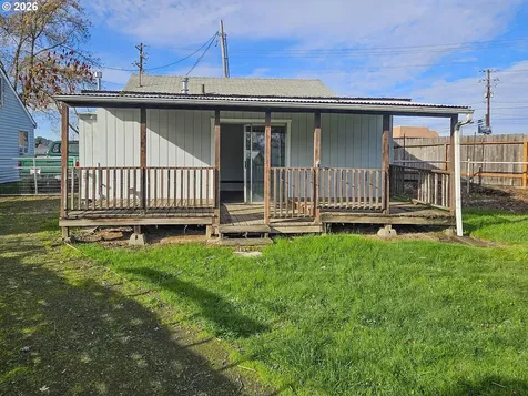 142 S Comstock Avenue Sutherlin OR 97479