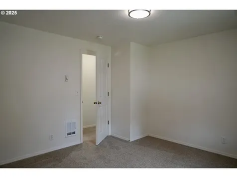 838 Hazelnut Lane Springfield OR 97478