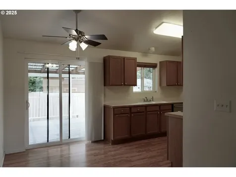 838 Hazelnut Lane Springfield OR 97478
