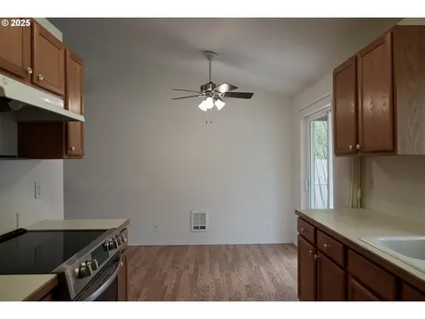 838 Hazelnut Lane Springfield OR 97478