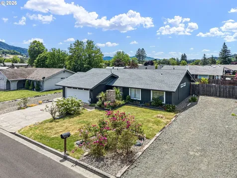 229 N Grove Lane Sutherlin OR 97479