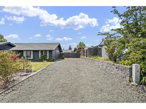 229 N Grove Lane Sutherlin OR 97479