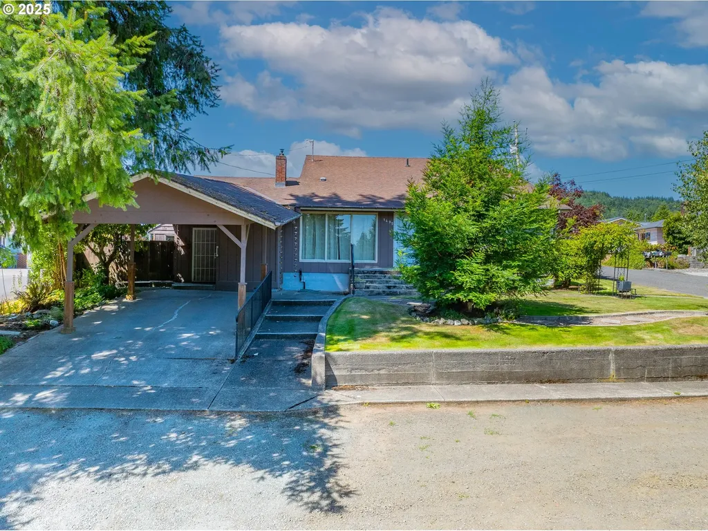 1495 N Hemlock Street Coquille OR 97423