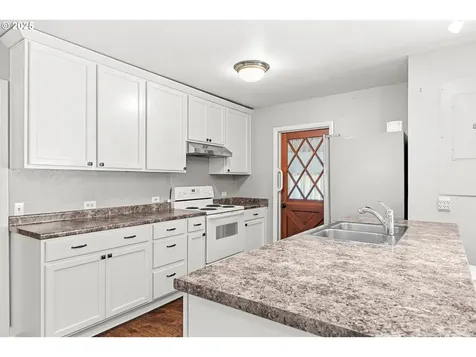 1495 N Hemlock Street Coquille OR 97423