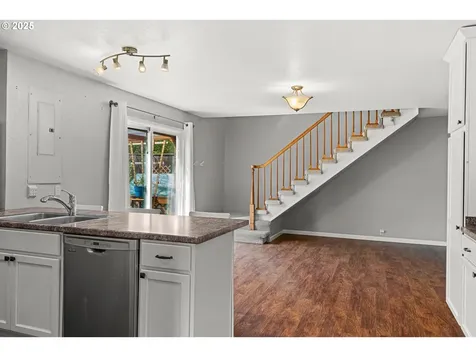 1495 N Hemlock Street Coquille OR 97423