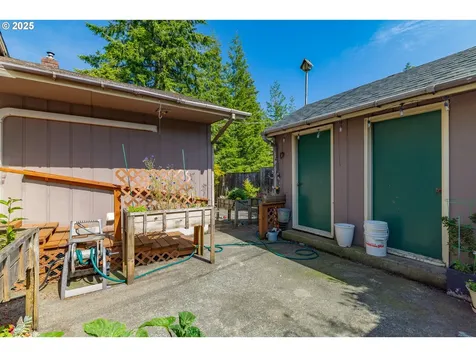 1495 N Hemlock Street Coquille OR 97423