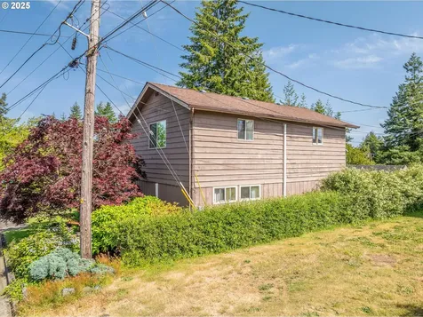 1495 N Hemlock Street Coquille OR 97423