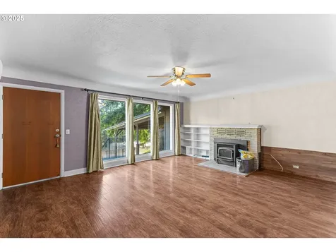 1495 N Hemlock Street Coquille OR 97423