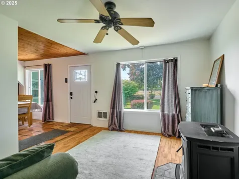 4887 S Elliott Prairie Road Woodburn OR 97071