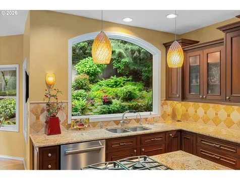 752 SW Regency Terrace Portland OR 97225