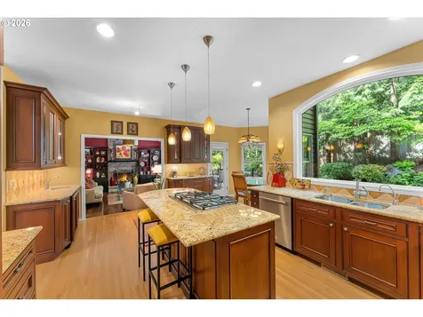 752 SW Regency Terrace Portland OR 97225