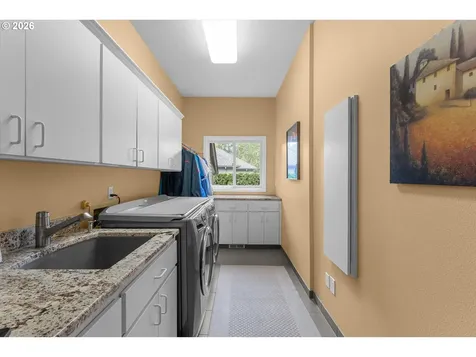 752 SW Regency Terrace Portland OR 97225