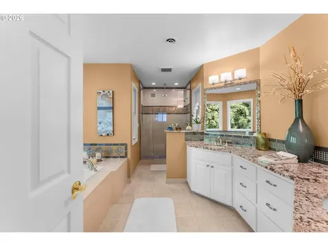 752 SW Regency Terrace Portland OR 97225