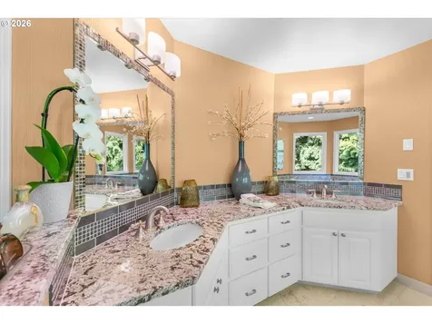 752 SW Regency Terrace Portland OR 97225
