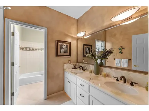 752 SW Regency Terrace Portland OR 97225