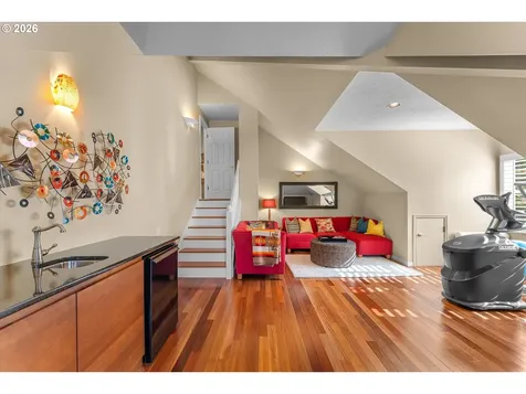 752 SW Regency Terrace Portland OR 97225