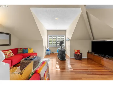 752 SW Regency Terrace Portland OR 97225