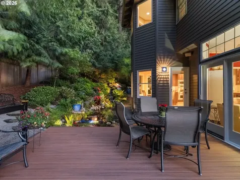 752 SW Regency Terrace Portland OR 97225