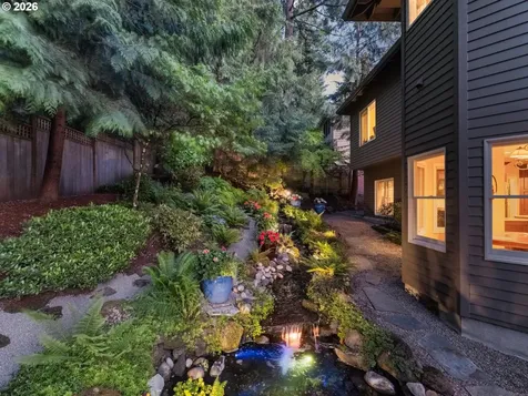 752 SW Regency Terrace Portland OR 97225