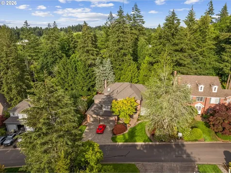 752 SW Regency Terrace Portland OR 97225
