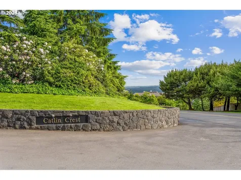 752 SW Regency Terrace Portland OR 97225