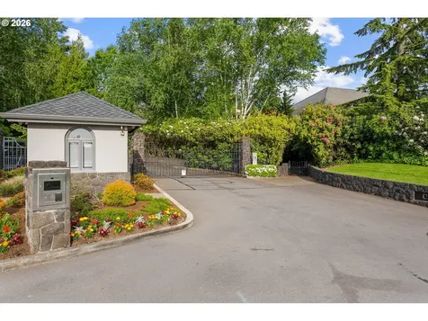 752 SW Regency Terrace Portland OR 97225