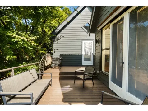 444 NW Hermosa Boulevard Portland OR 97210