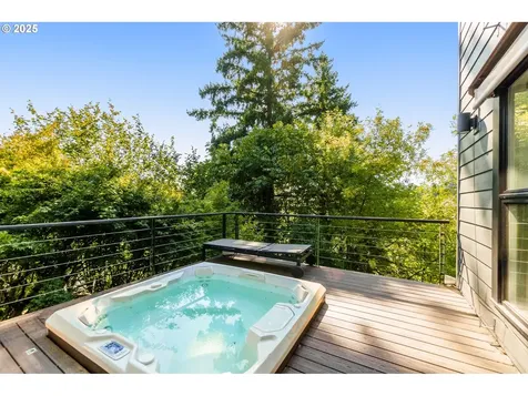 444 NW Hermosa Boulevard Portland OR 97210
