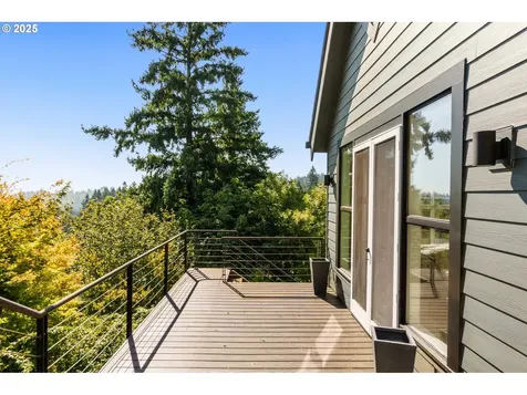 444 NW Hermosa Boulevard Portland OR 97210