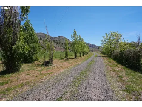 15682 Highway 395 Lakeview OR 97630