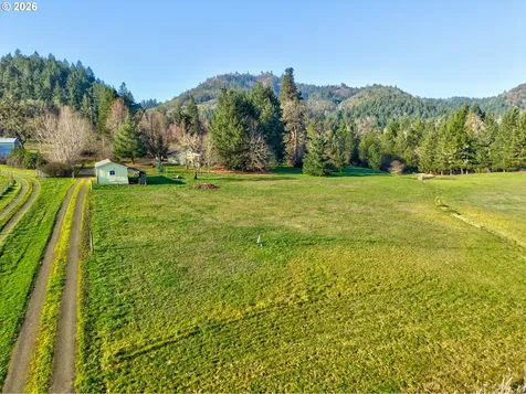 674 Youngs Lane Roseburg OR 97471