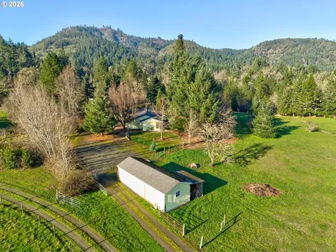 674 Youngs Lane Roseburg OR 97471