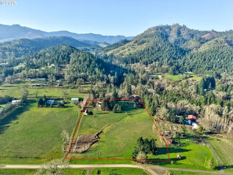 674 Youngs Lane Roseburg OR 97471