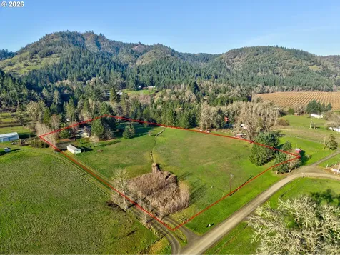 674 Youngs Lane Roseburg OR 97471