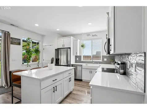812 NE Trillium Drive Estacada OR 97023