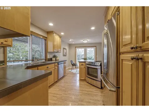 5646 NW Deschutes Drive Portland OR 97229