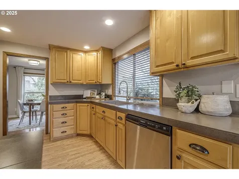 5646 NW Deschutes Drive Portland OR 97229