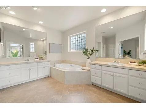 4652 NW Skycrest Parkway Portland OR 97229