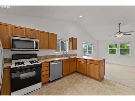 195 Rowan Street Roseburg OR 97471