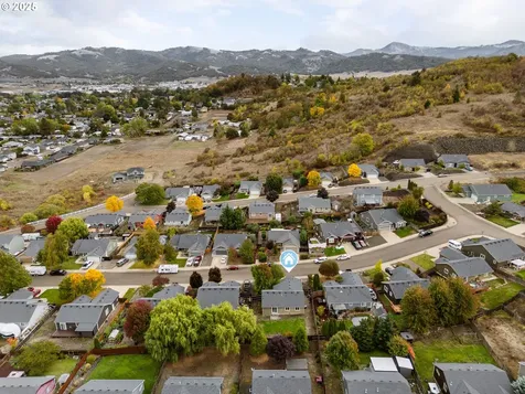 195 Rowan Street Roseburg OR 97471