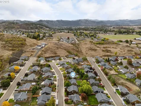 195 Rowan Street Roseburg OR 97471