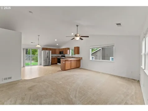 195 Rowan Street Roseburg OR 97471