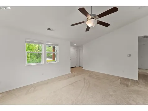 195 Rowan Street Roseburg OR 97471