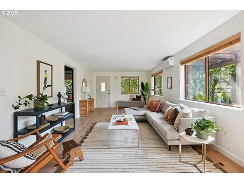 6925 N Philadelphia Avenue Portland OR 97203