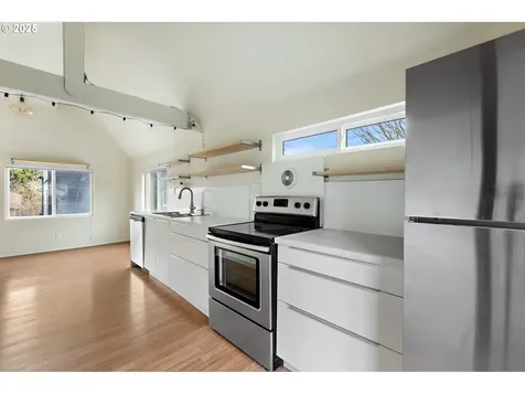 816 N Holland Street Portland OR 97217